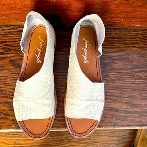 Free People brand open toe flat shoe. White leather. size 38.